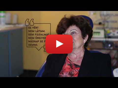 Fogágybeteg hölgy páciens